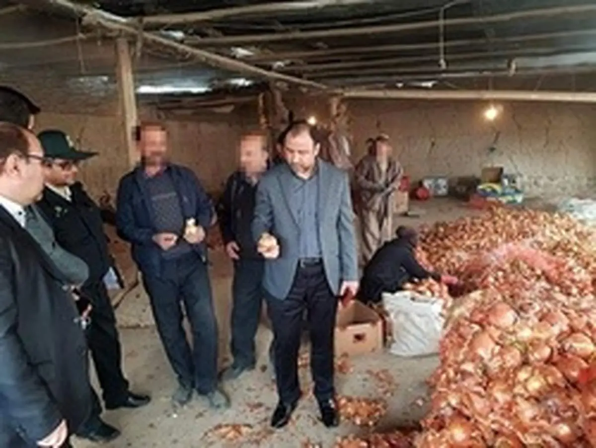کشف ۳ انبار احتکار پیاز در آذربایجان شرقی