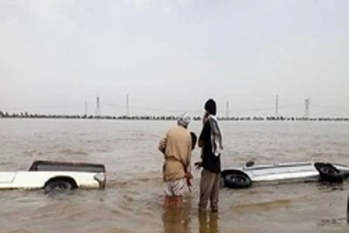 ۲ خودرو در سیلاب جاده اهواز - آبادان غرق شدند