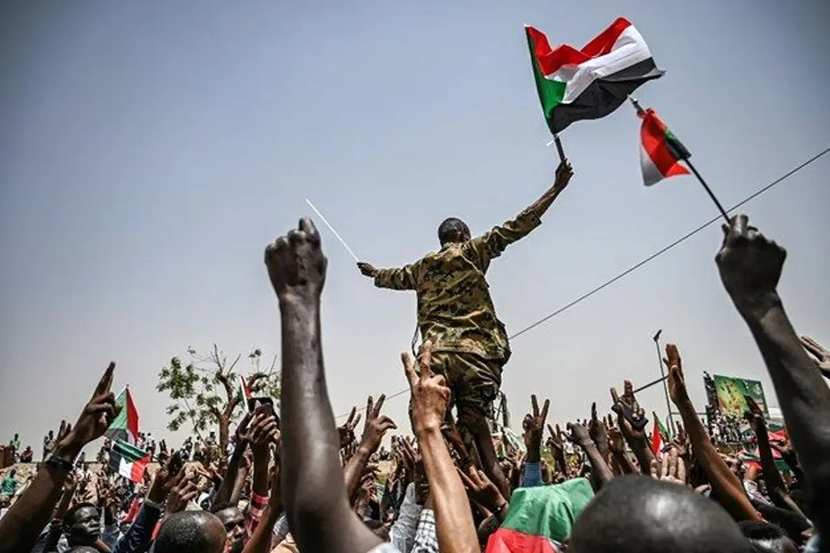 تظاهرات سودانی‌ها در مقابل مقر وزارت دفاع