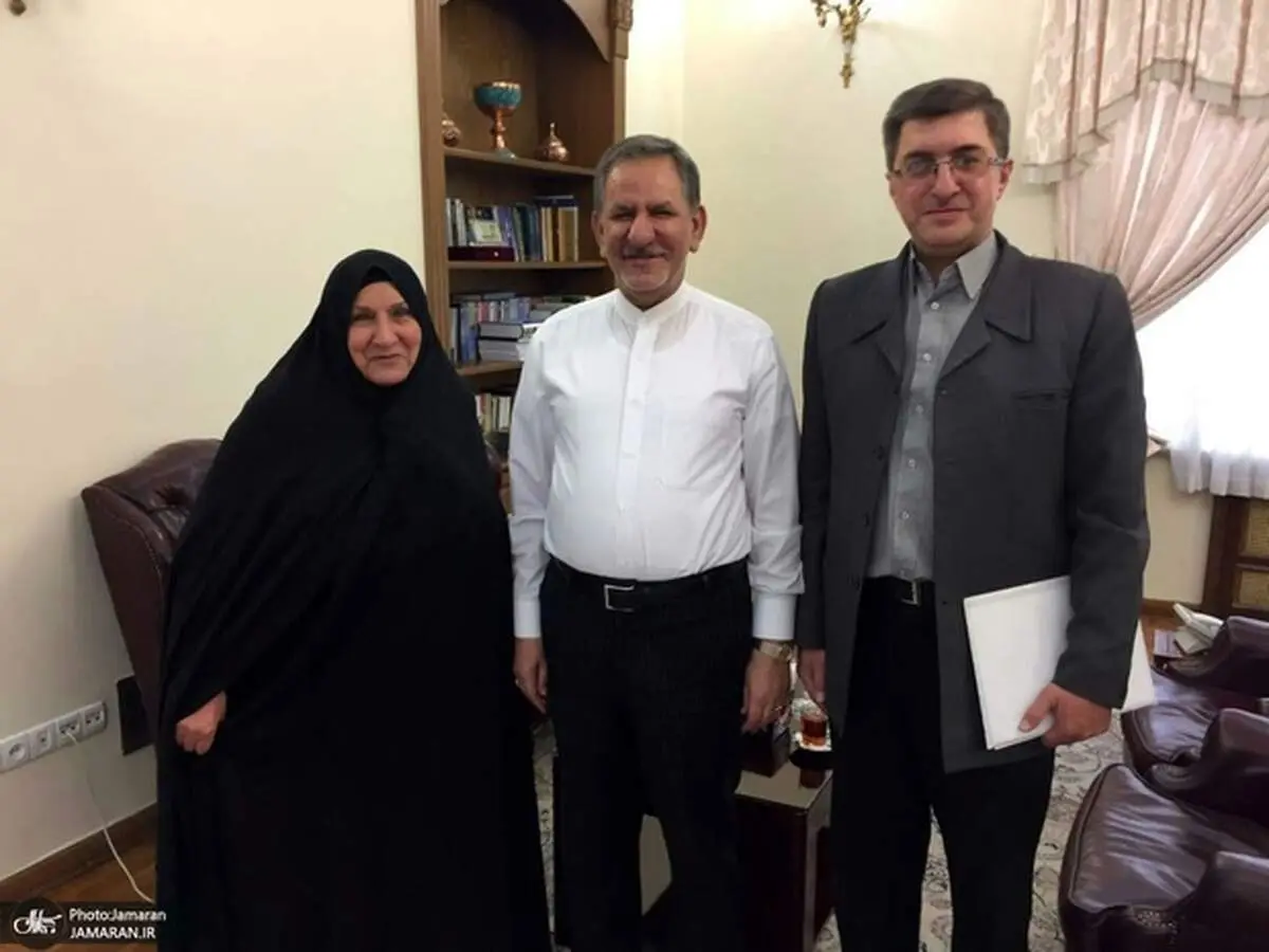 عکس| دیدار همسر و مادر ۲ شهید در شورایاری منطقه ۸ با جهانگیری