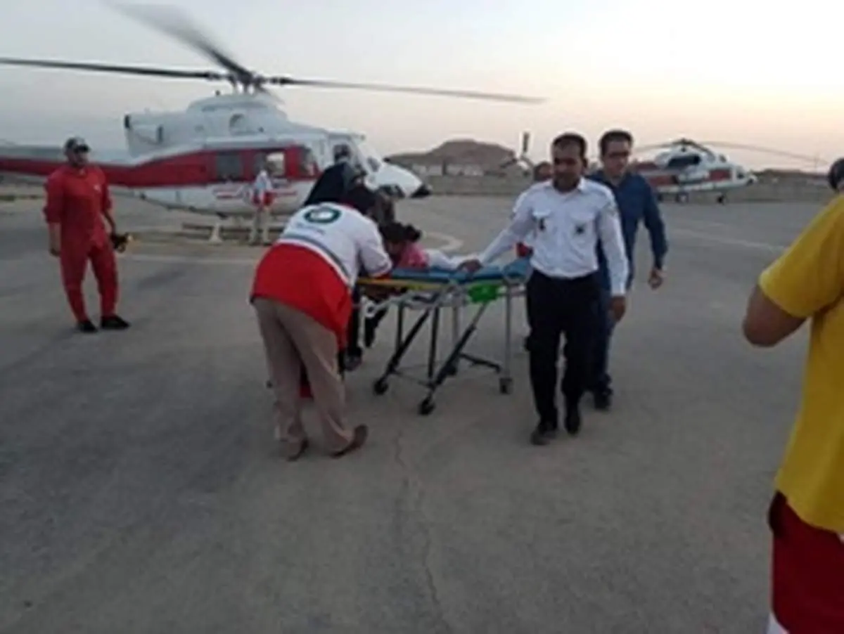 انتقال یک کودک دچار سوختگی توسط بالگرد