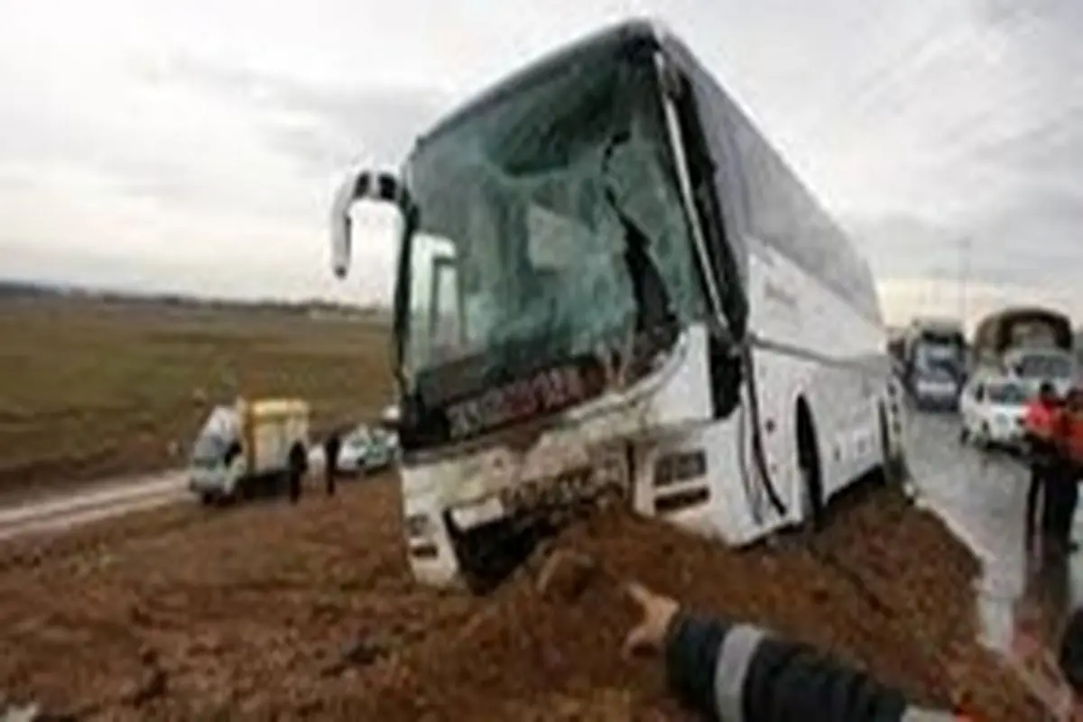واژگونی اتوبوس بنز در لرستان با ۵ کشته و ۳۵ مصدوم