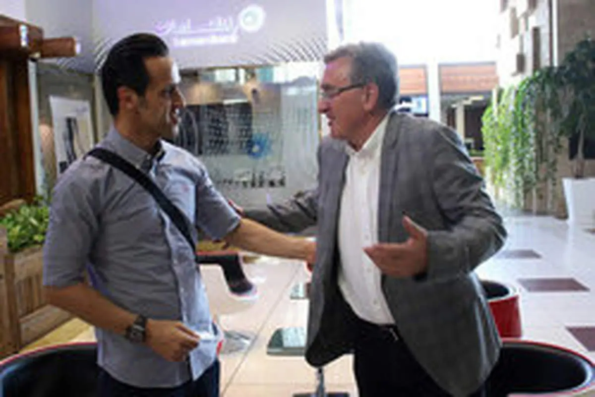 علی کریمی: پرسپولیس هنوز شانس صعود دارد