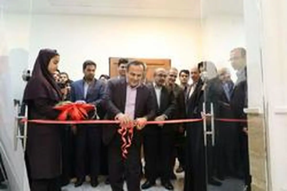 افتتاح نمایشگاه شکوفایی هنر در نگارخانه شرق تهران به مناسبت هفته مشاغل