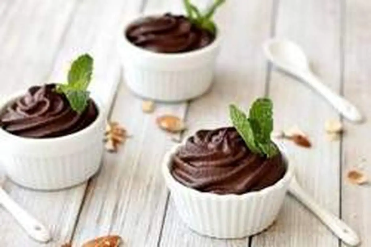 طرز تهیه “پودینگ آووکادو” شکلاتی