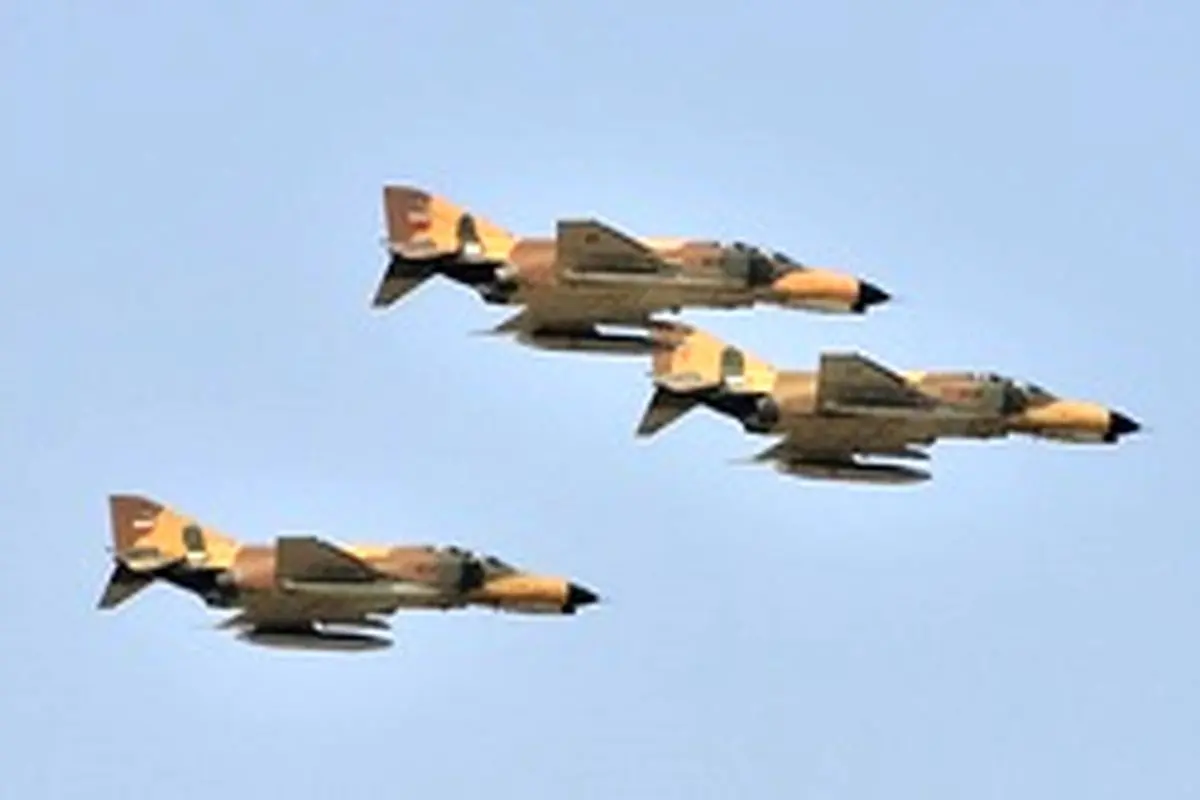 رژه «جنگنده بمب افکن‌های» نیروی هوایی