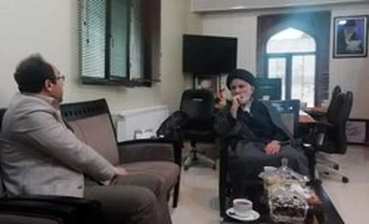 امام جمعهای که در توئیتر فعال است