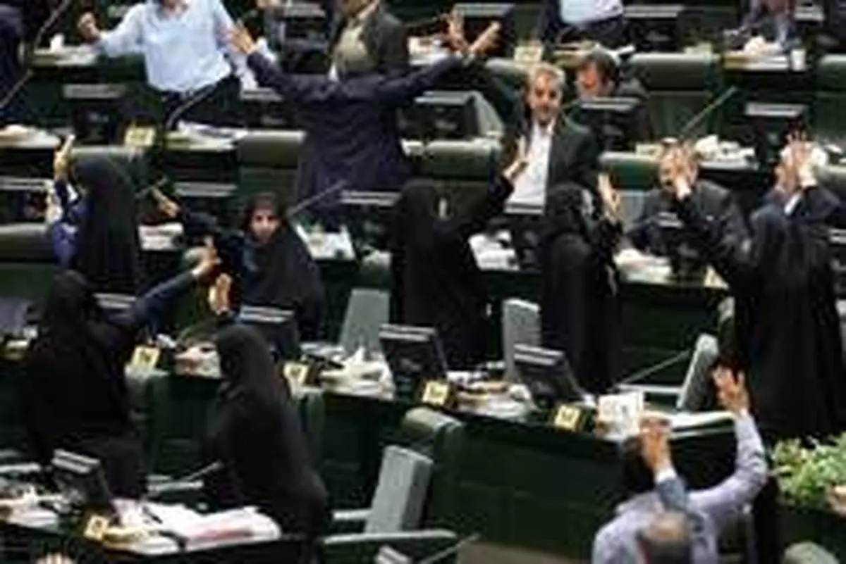 اعتراض فعالان زن به رد پیشنهاد افزایش کرسیهای زنان در مجلس