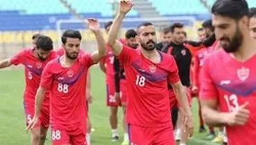 اتوبوس پرسپولیس با تاخیر وارد ورزشگاه شد/ شائبه تغییر زمان بازی