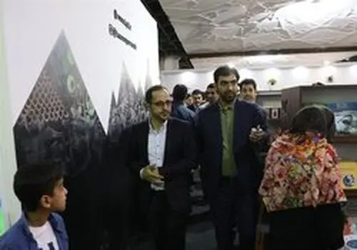 حضور وزیر امور خارجه تا جشن امضای مجموعه شعر جدید فاضل نظری / در نهمین روز نمایشگاه کتاب تهران چه خبر است؟


