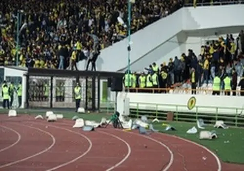 صحنه هولناک چاقو کشی هواداران خانم پرسپولیس برای هوادارای خانم سپاهان + فیلم