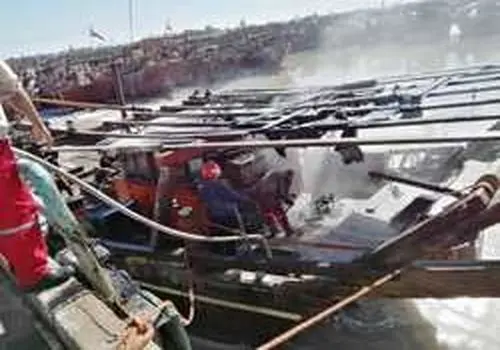 آتش‌سوزی وسیع در شهرک صنعتی آبادان؛ دود غلیظ ورودی شهر را فرا گرفت
