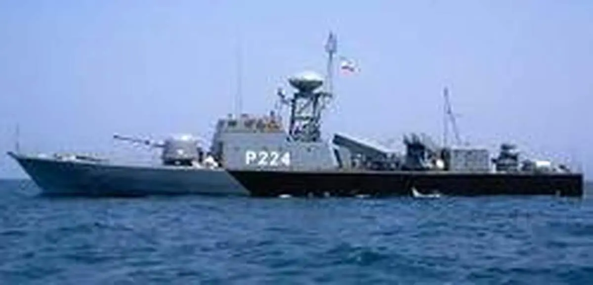 پرچم ایران بر فراز ناوشکن سهند به اهتزاز درآمد