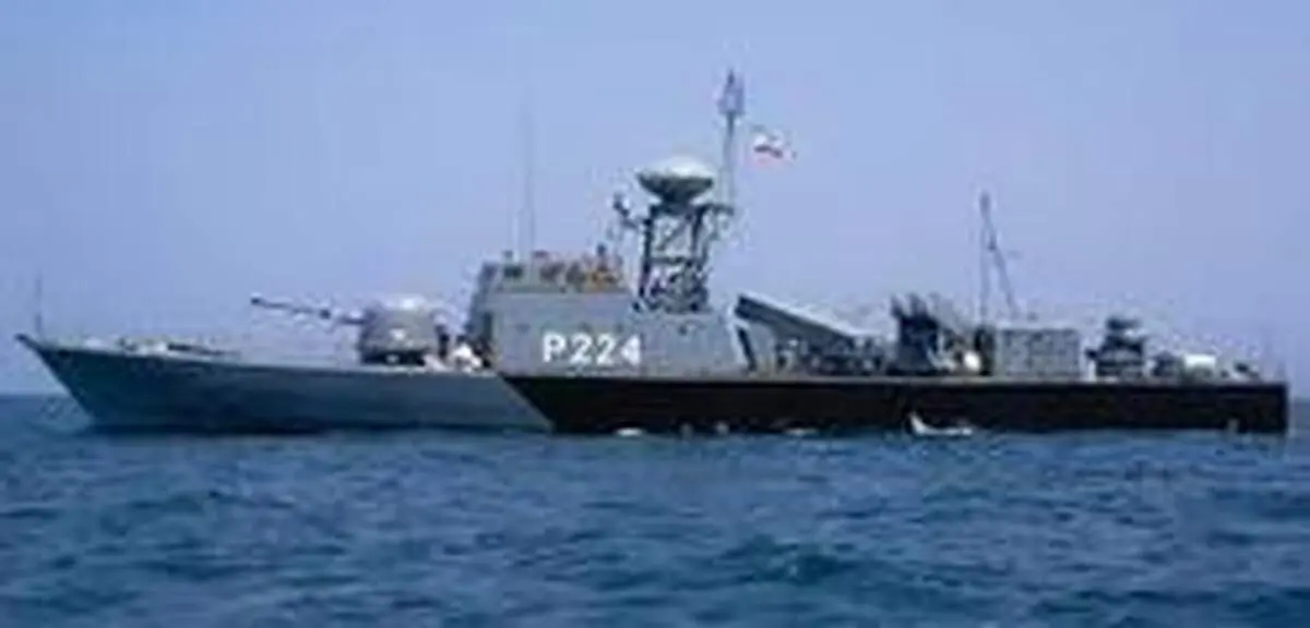 پرچم ایران بر فراز ناوشکن سهند به اهتزاز درآمد