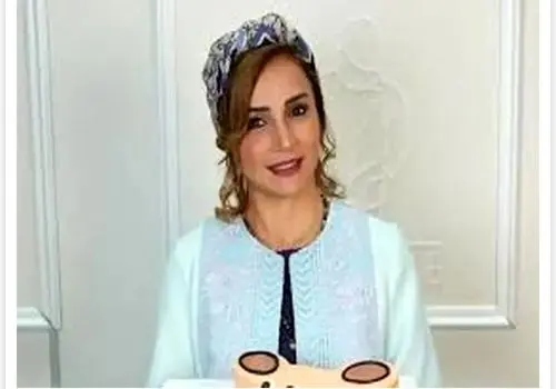 شبنم قلی‌خانی کیک تولد دوران کودکی خود را با دخترش پخت/ ویدئو