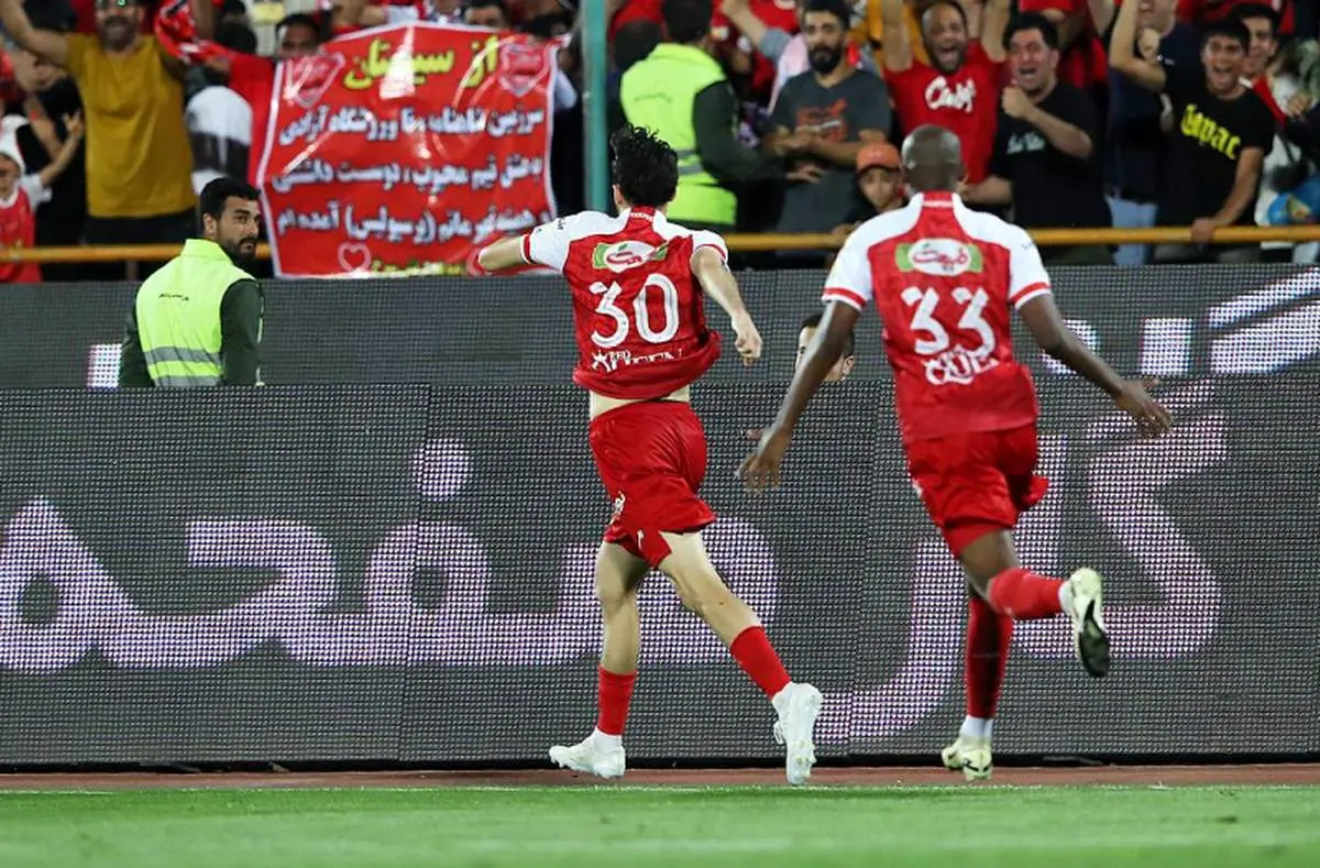 به اهتزاز در آمدن پرچم قهرمانی پرسپولیس در آزادی+ فیلم