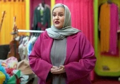 استایل متفاوت نعیمه نظام‌دوست با اکسسوری‌های طلایی در کنسرت
