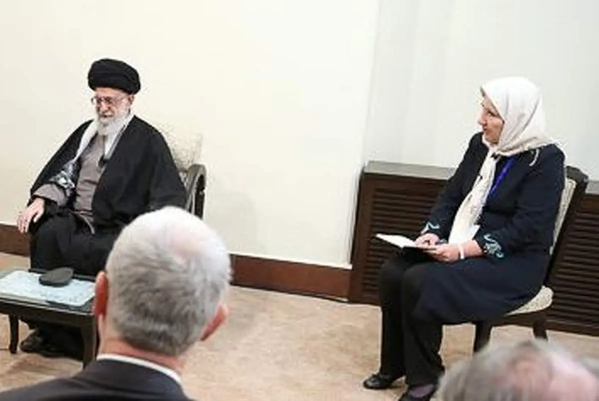 برای اولین بار؛حضور مترجم زن در دیدار رهبرانقلاب با مقامات خارجی