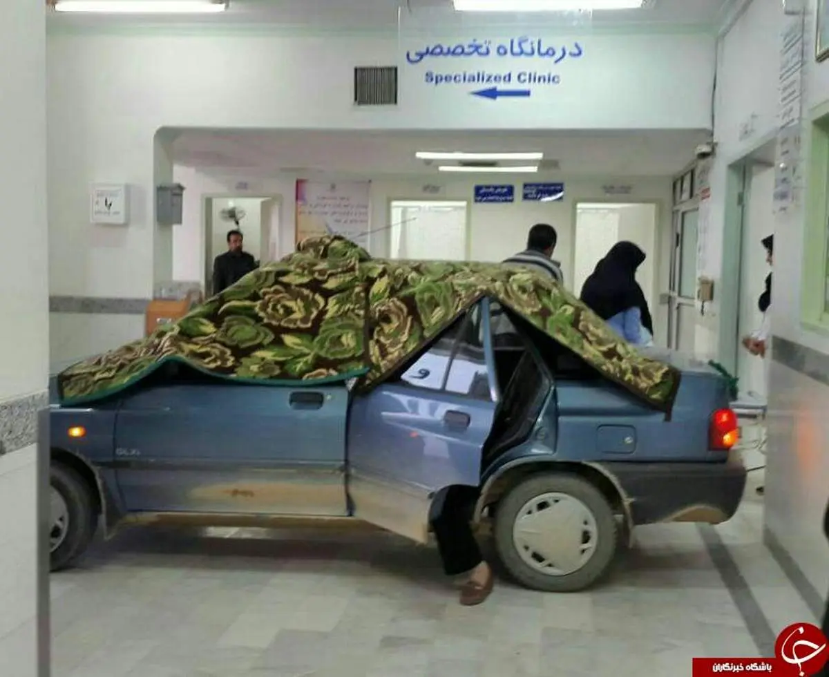 تولد یک نوزاد در پراید + عکس