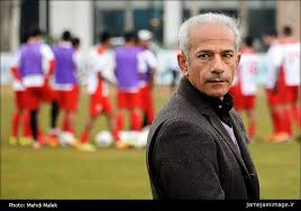 خاکپور قراردادش را امضا نمی‌کند