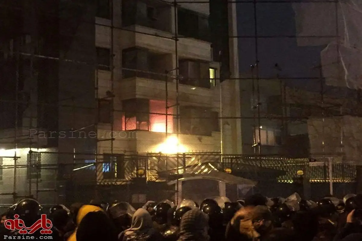 فوری/به آتش کشیدن کنسولگری سعودی در مشهد
