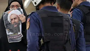 عکس/ اعتراض دختر بحرینی مقابل نیروهای نظامی