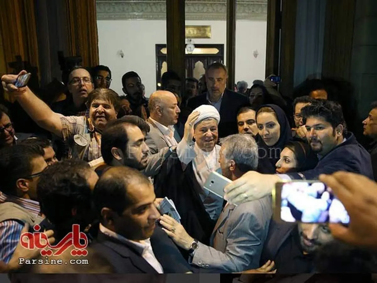 عکس/ سلفی متفاوت با هاشمی رفسنجانی