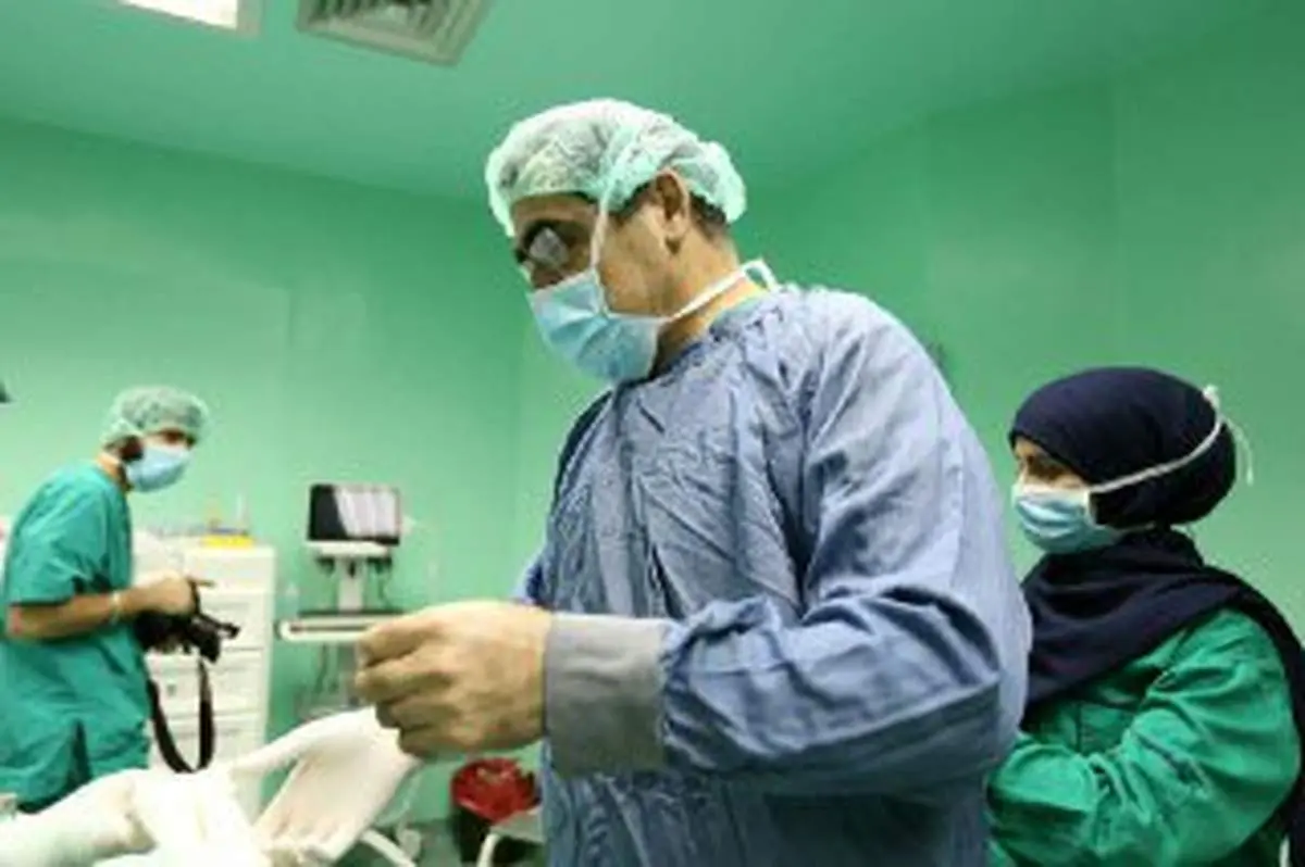 وزیر بهداشت در لبنان دست به تیغ شد