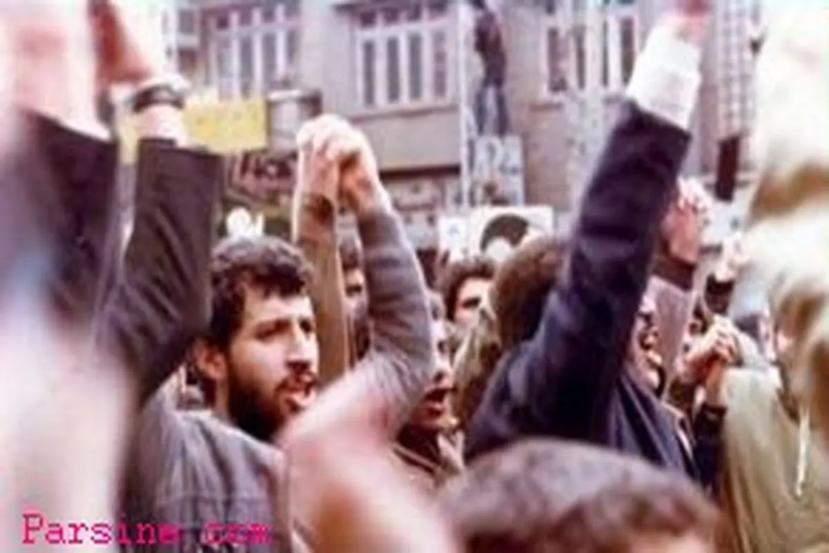 عکس:محمد مایلی کهن در راهپیمایی های قبل از انقلاب