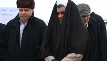 عکس: پوشش جالب یک روحانی برای فرار از سرما