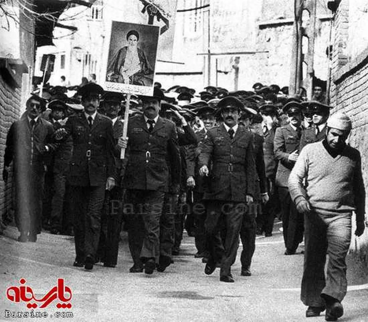 عکس/ پرسنل نیروی هوایی در مسیر بیت حضرت امام