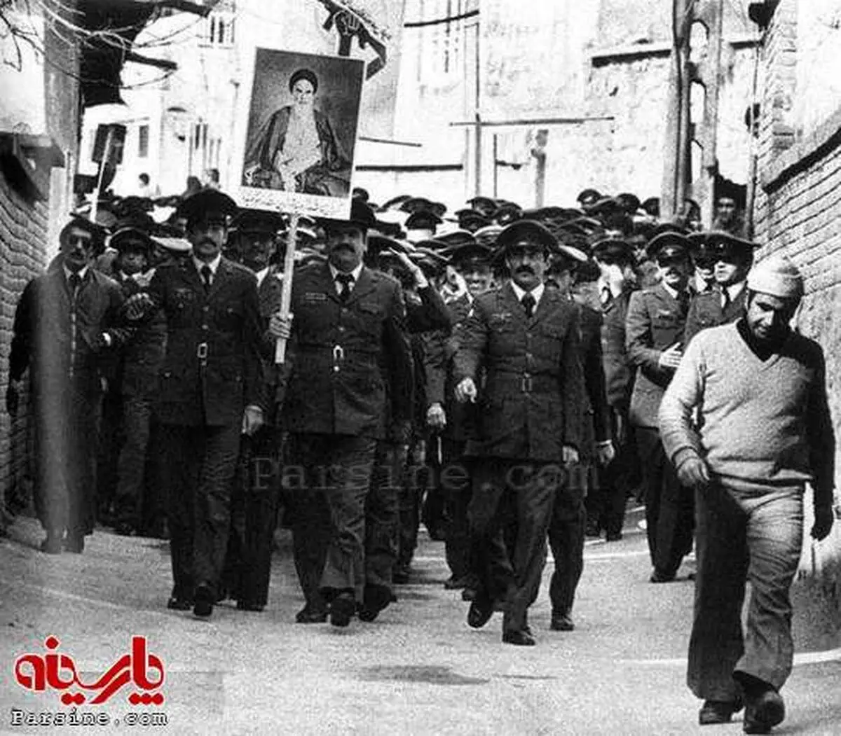عکس/ پرسنل نیروی هوایی در مسیر بیت حضرت امام