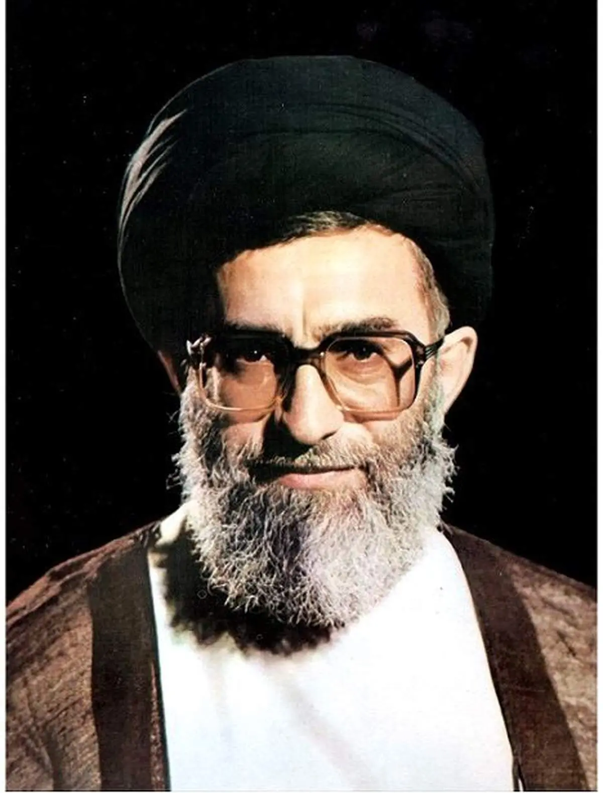 نمیگویم بروید بایستید بگویید مثلاً امریكای جنایتكار!