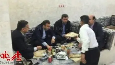 عکس: وزیر ارتباطات در حال فلافل خوری