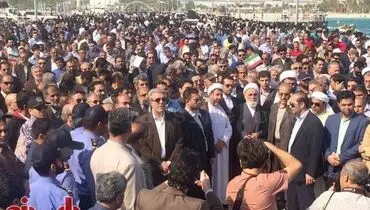 عکس: ناطق نوری در راهپیمایی 22 بهمن در کیش