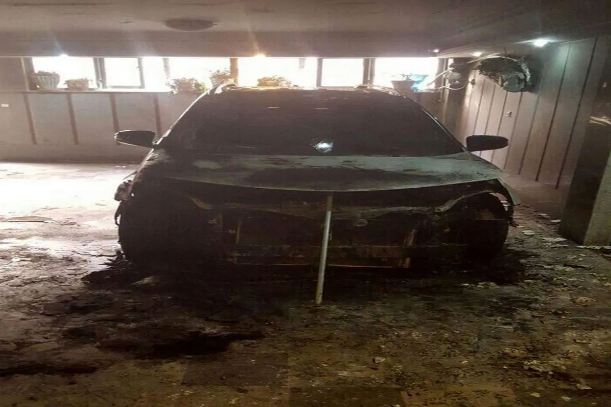 خودروی یک کاندیدای انتخابات به آتش کشیده شد+تصاویر