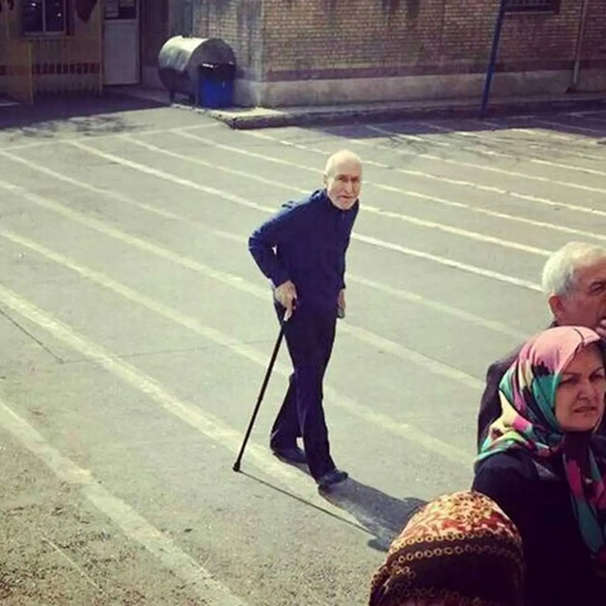 عکس:بهزاد نبوی در شعبه اخذ رای