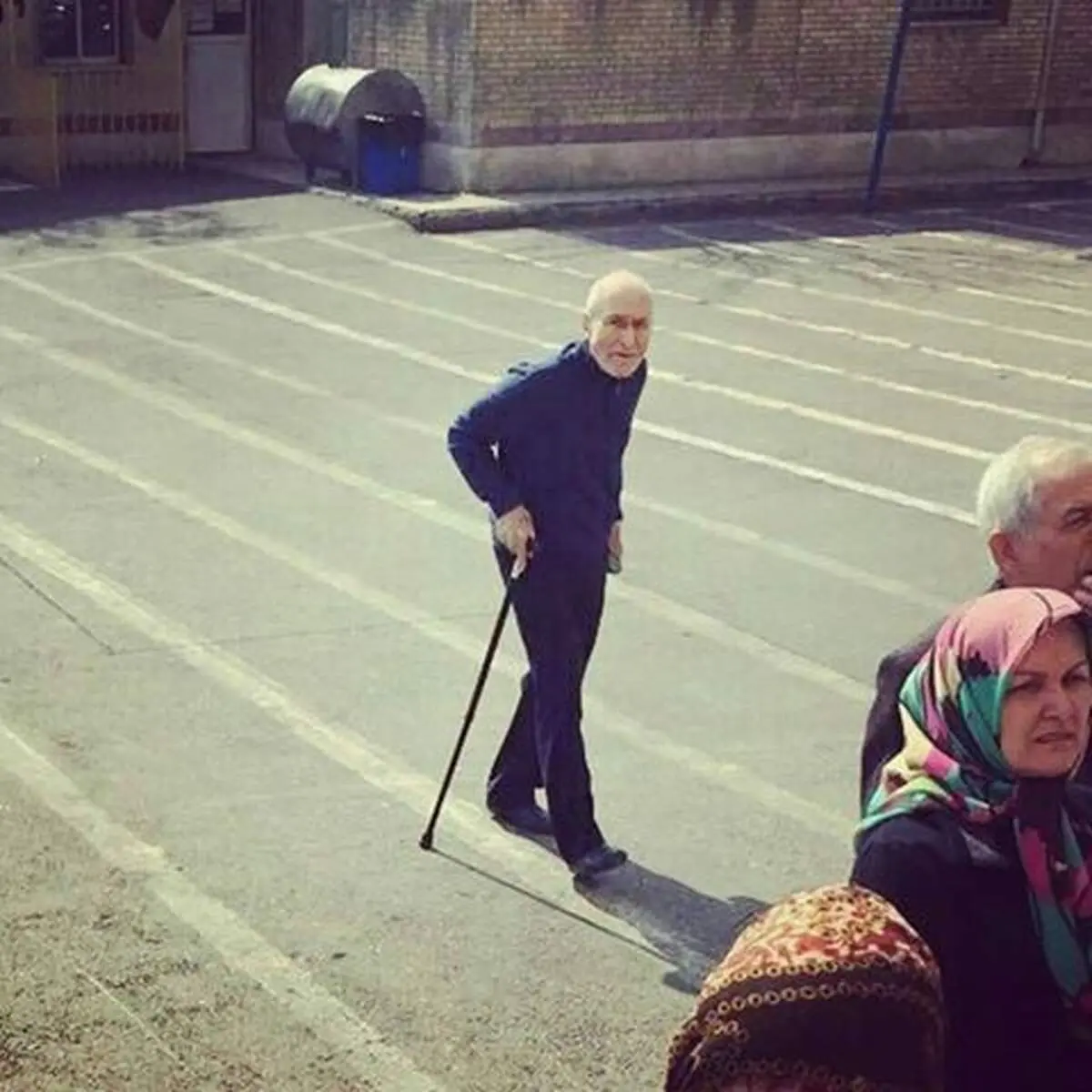 عکس:بهزاد نبوی در شعبه اخذ رای