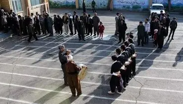 عکس/ رای همراه با رقص در حوزه رای گیری