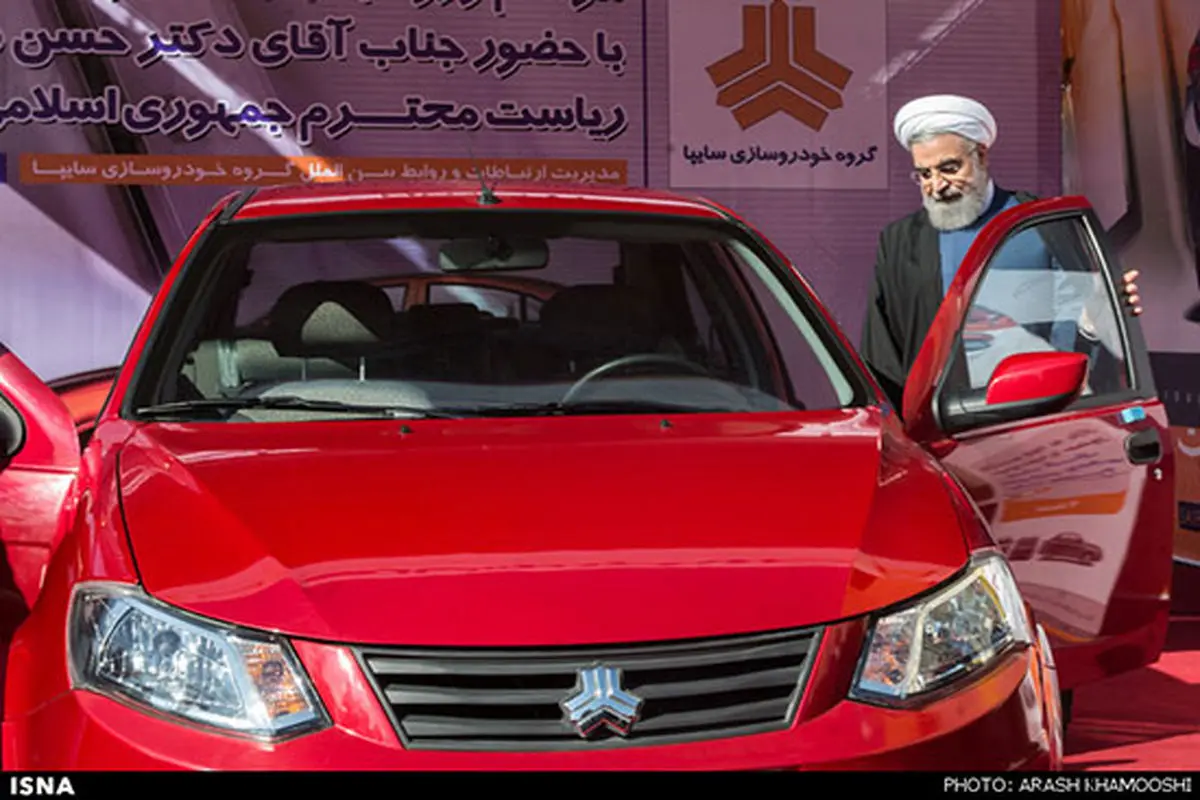 عکس/ روحانی پشت فرمان خودرو سایپا