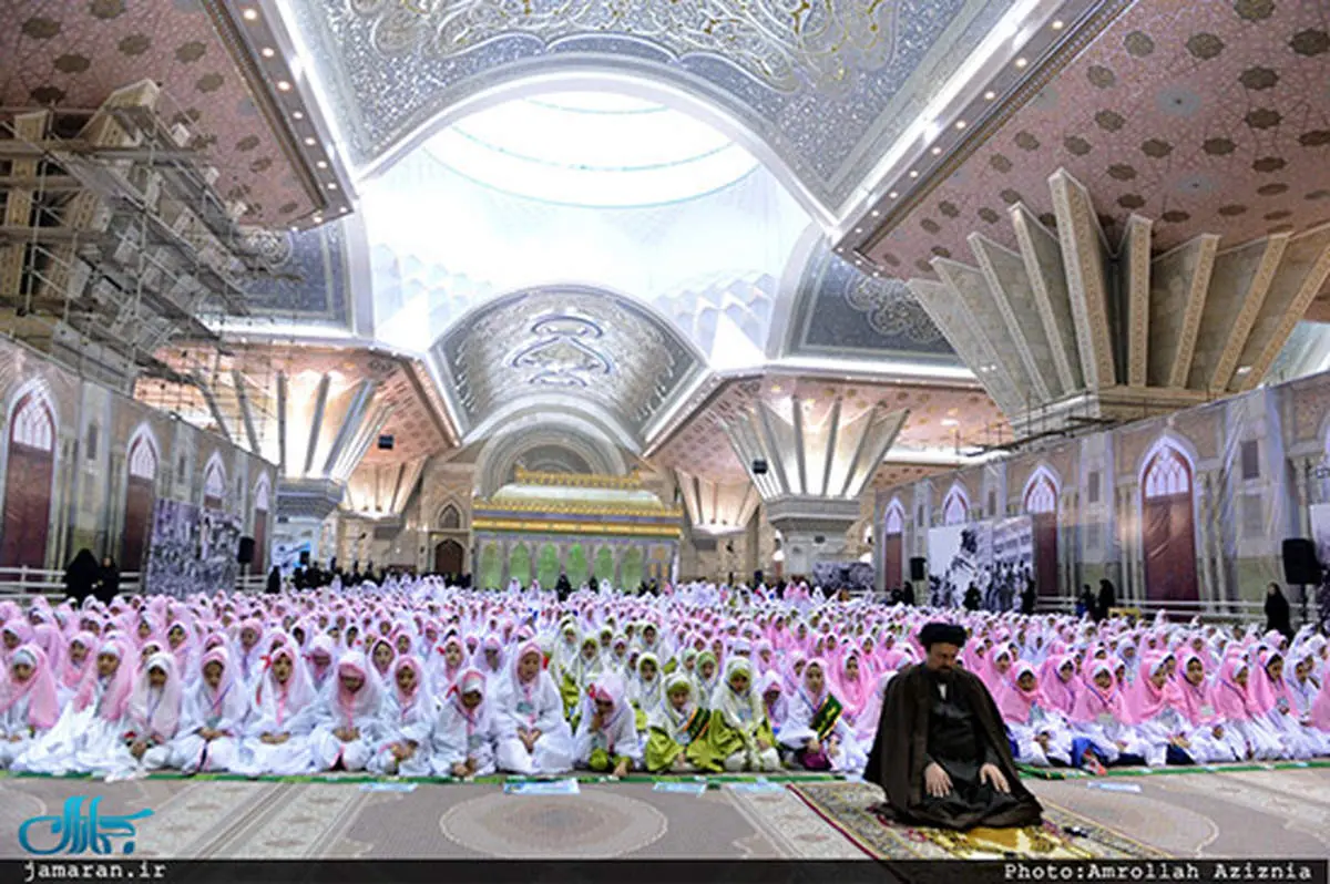 عکس: اقتدا به سیدحسن خمینی در جشن تکلیف دختران
