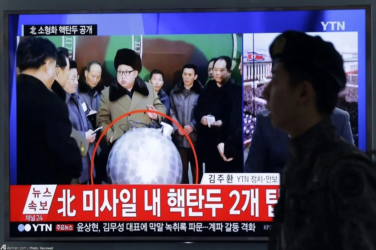 رهبر کره شمالی در کنار بمب هسته ای+عکس