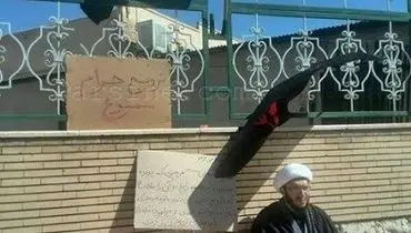 عکس: تحصن تک نفره در کرمان در اعتراض به برگزاری کنسرت‌های موسیقی