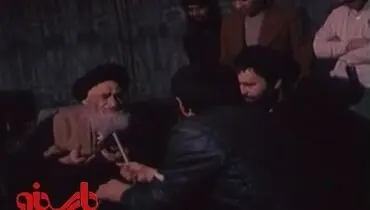 عکس:عیادت آیت الله مرعشی نجفی از امام خمینی/1358