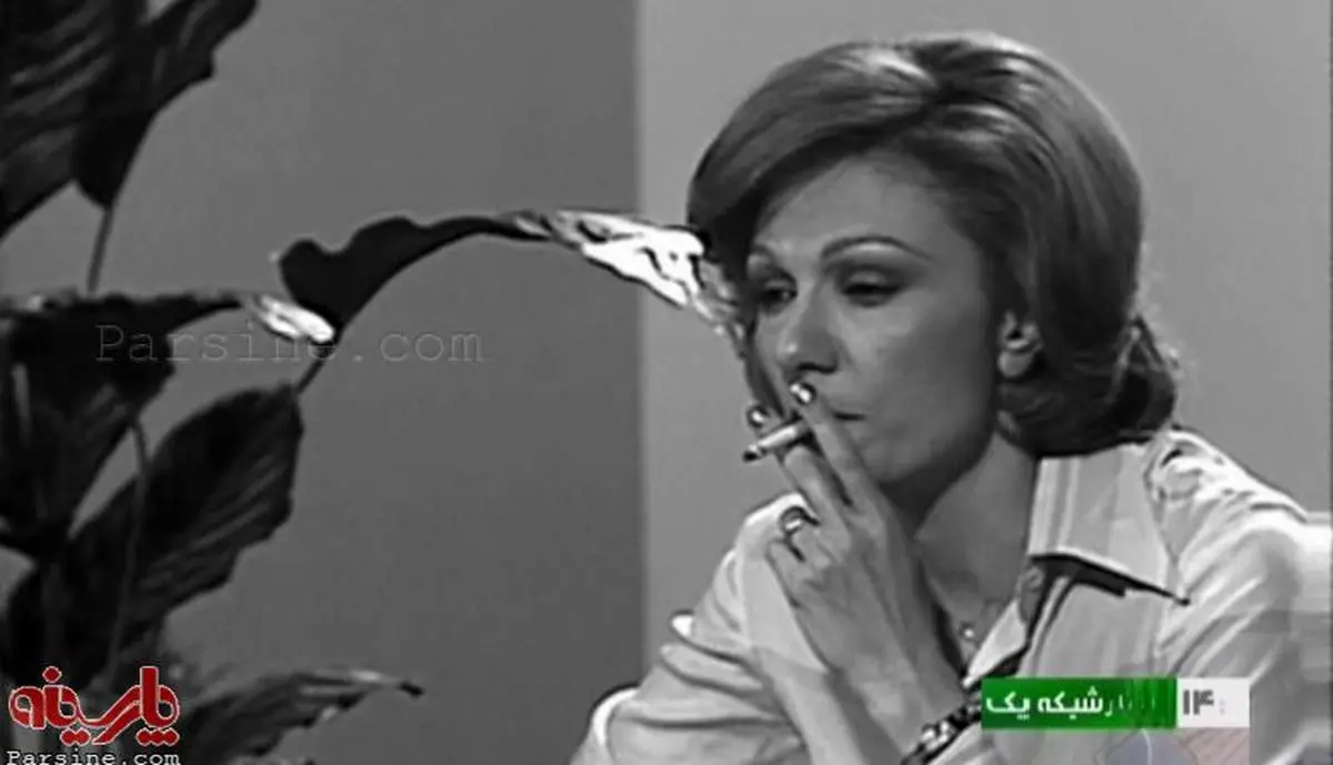 عکس:پخش تصویر سیگار کشیدن فرح در تلویزیون