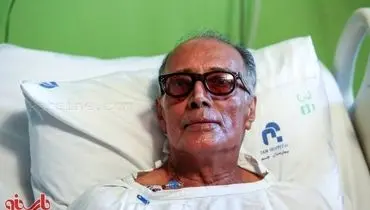عکس:عباس کیارستمی با عینک دودی همیشگی روی تخت بیمارستان