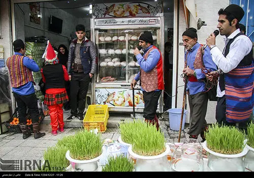 آیین زیبای نوروز خوانی با رژه کارناوال شادپیمایی در کلاچای رودسر