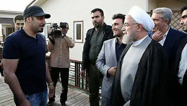 عکس: دیدار اتفاقی رئیس جمهور و خواننده سرشناس پاپ در سواحل کیش