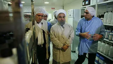 عکس: روحانی در لباسی متفاوت در کیش