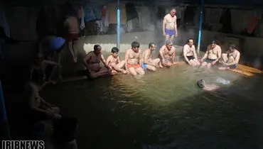 عکس: گردشگران در آب گرم اردبیل